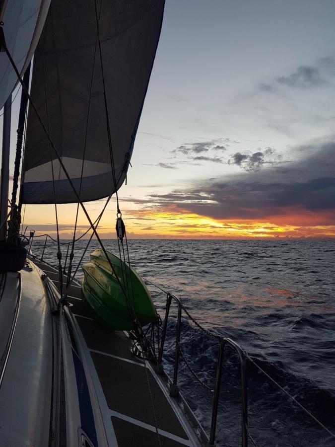 2 Nuits Insolites & 1 Excursion Voile A Bord Du Voilier Mori Ora Moorea Dış mekan fotoğraf